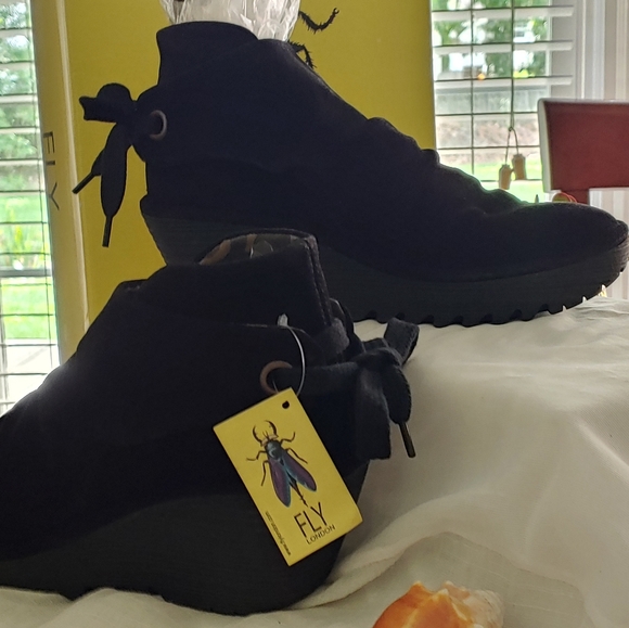 NEW Suede LONDON FLY Ankle Boot! - Picture 3 of 3